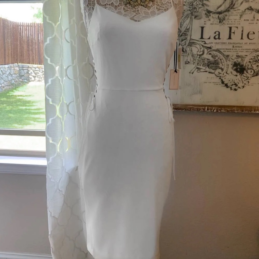 1 STATE dress size 6 , in a good condition